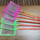 Two yuan shop steel wire mesh fly swatter 74.5cm long wooden handle iron mesh large fly swatter steel wire mesh mosquito swatter