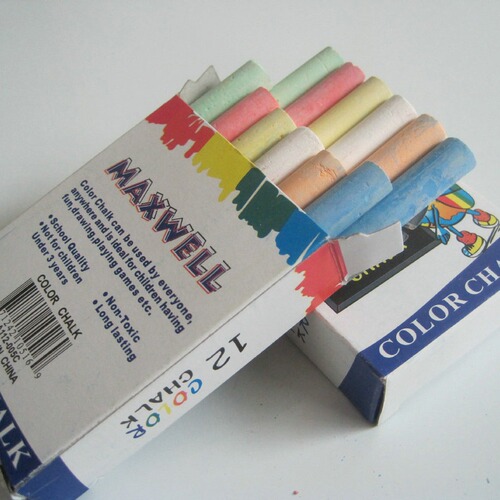 Manufacturer supplies teaching colorful dust-free children's chalk 12 pieces boxed chalk wholesale