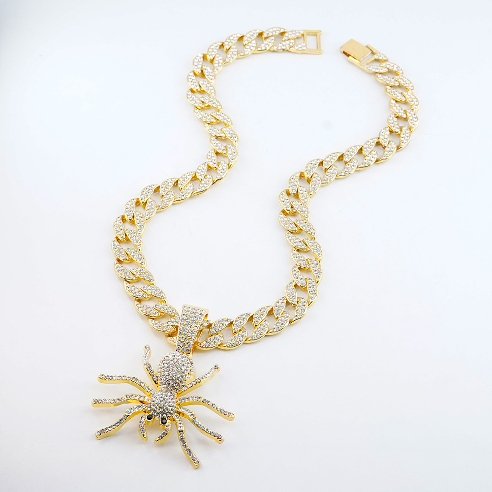 Nuevos productos transfronterizos europeos y estadounidenses colgantes de araña de diamante de oro colgantes de moda personalidad cubana collar de hombre