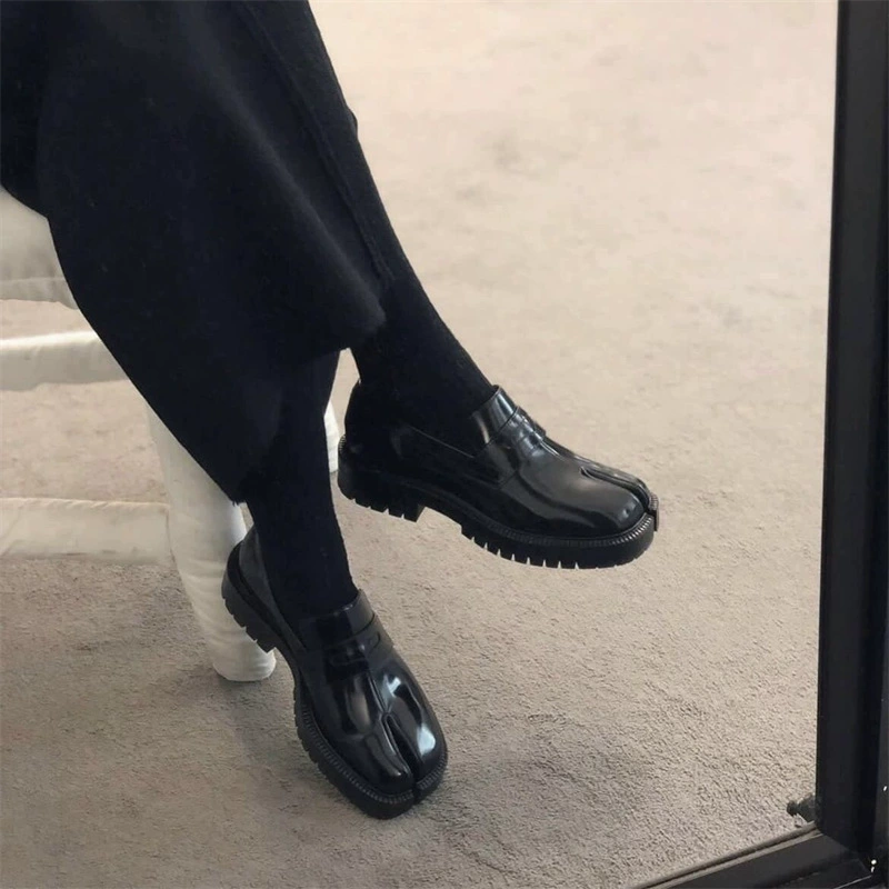 Высокое разрешение M6 Margiela туфли-лодочки с дюймами, ботинки с рогой, британские маленькие кожаные туфли tabi кожаные derby черные