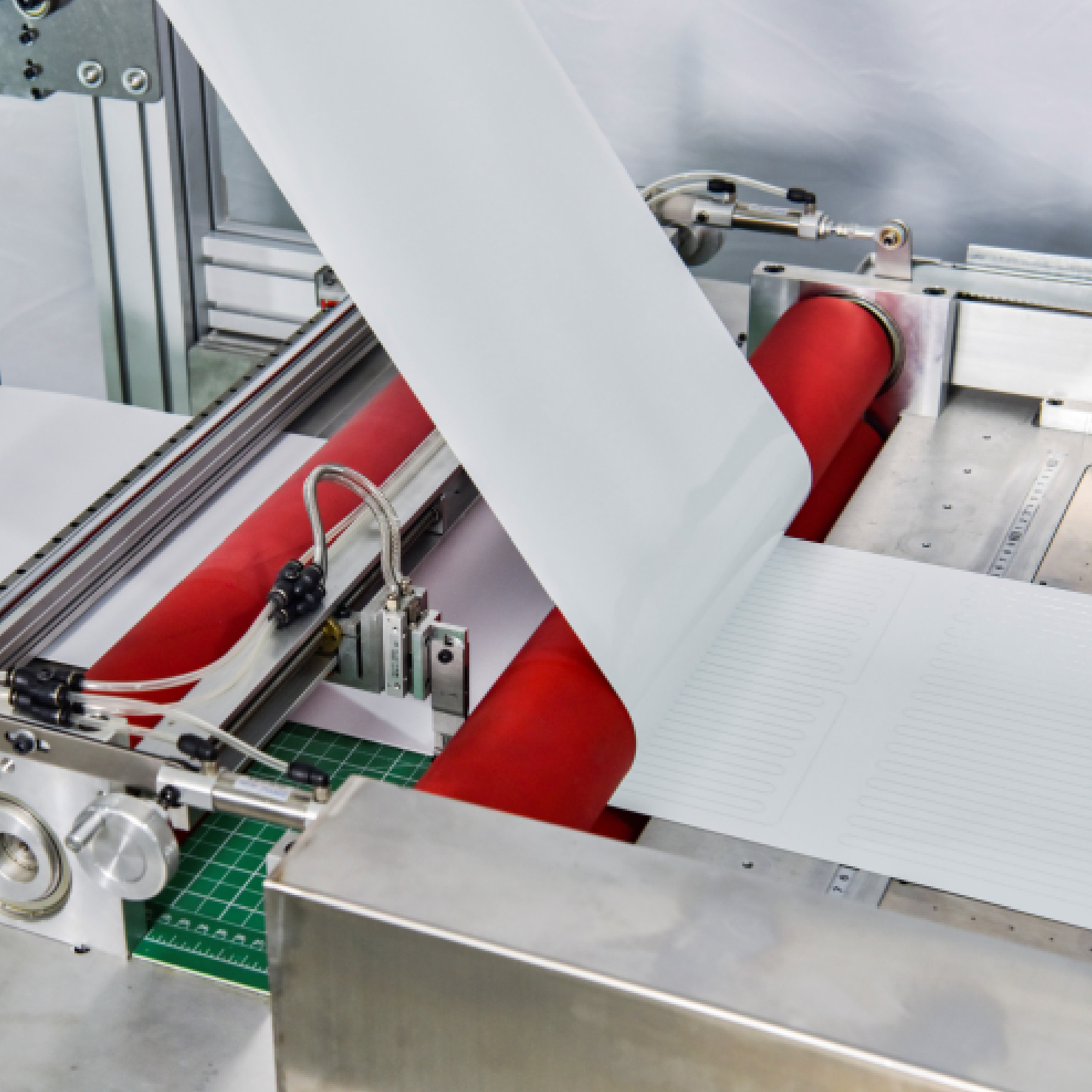 Fabricante de caballo de costura de suministro directo de alambre de calor, película de silicona, placa de calor de goma, deshumidificador, aleta de calor, carro de aguja mecánica