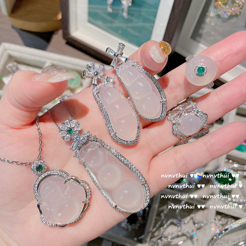 Yingying Pearl Green Bean Gemstone Pendant Necklace Designer 18K gold-plated denier-shaped zircon earrings second-hand set