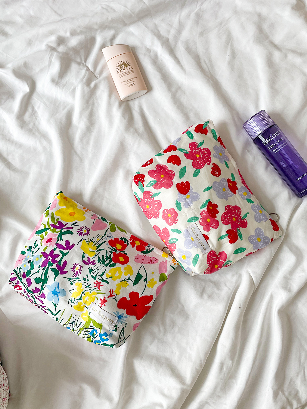 Ditsy Floral Pattern All Seasons Season Classic Style Ditsy Floral Cloth Square Makeup Bags