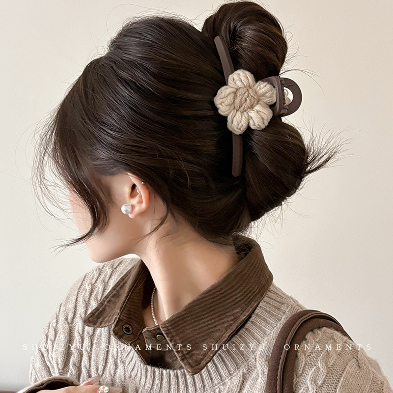 Otoño y invierno curry clip de agarre de cabeza grande clip de cabello tocado clip de tiburón 2025 nuevo peludo de gama alta agarre de cabello