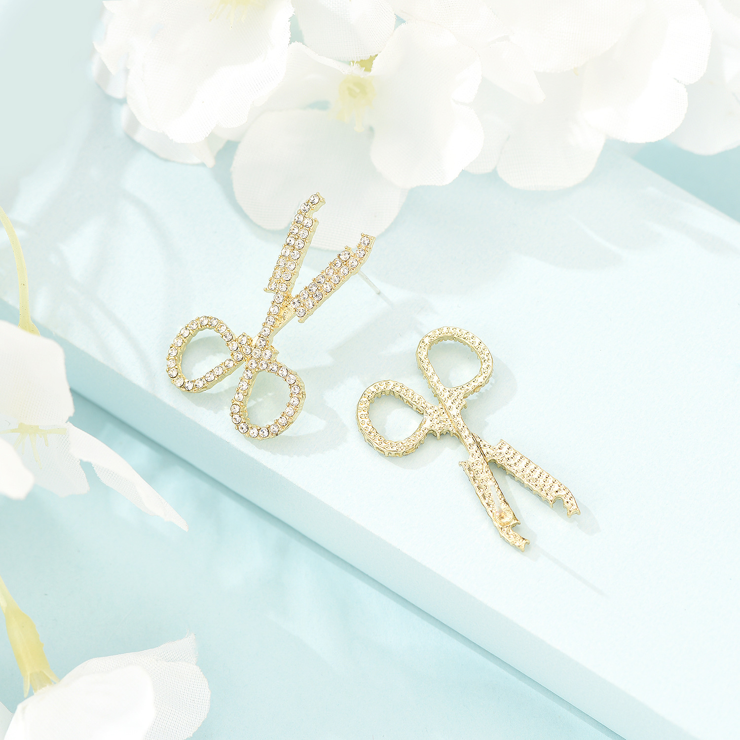 Fashion Creative Scissors Type Full Of Diamonds Earrings display picture 4