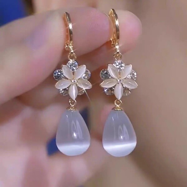 Elegant fashionable sophisticated universal earrings drop-shaped…