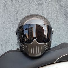 オートバイのハーレーの復古ヘルメットを適用します。