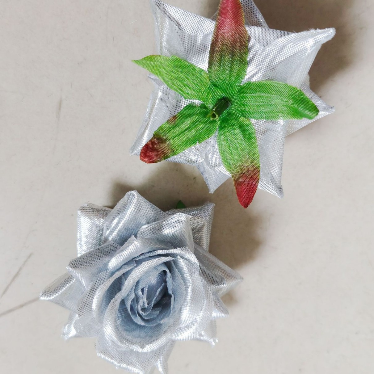 Cabeza de rosa artificial de aproximadamente 6,5 cm hecha de tela flocada, flor decorativa, ramillete, arco de flores, decoración floral, decoración de bodas.