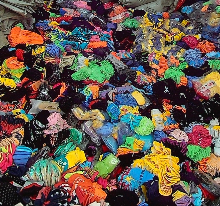 Manufacturer's Stock Wholesale Supply of Various Trampoline Socks for Adults and Children, Non-Slip Dotted Socks for Indoor Parent-Child Activities