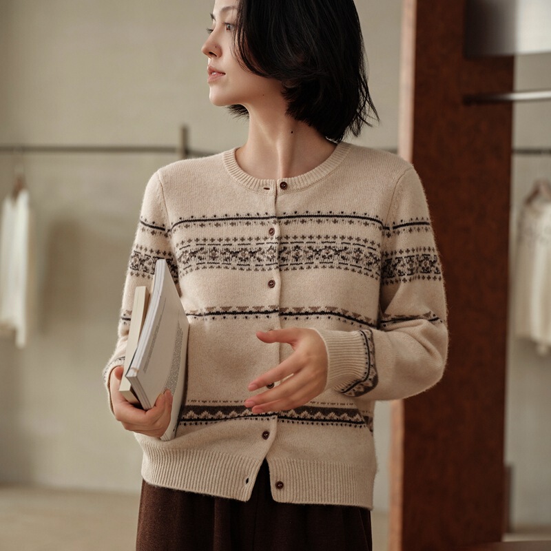 Women's Jacquard Bottoming Shirt, Gentle Style Thick Single-Breasted Outwear, Cashmere Cardigan, Women's Round Neck 2025 Autumn and Winter New Style Women's Jacquard Bottoming Shirt, Gentle Style Thick Single-Breasted Outwear, Cashmere Cardigan, Women's Round Neck 2025 Autumn and Winter New Style