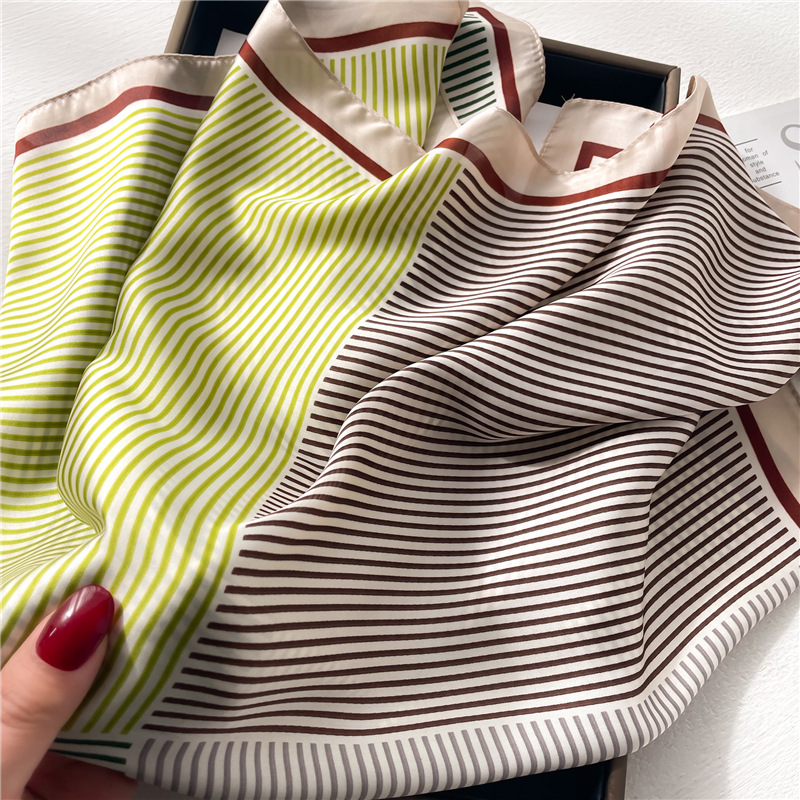Foulard in seta da donna a righe quadrato scozzese versatile_voghion.com