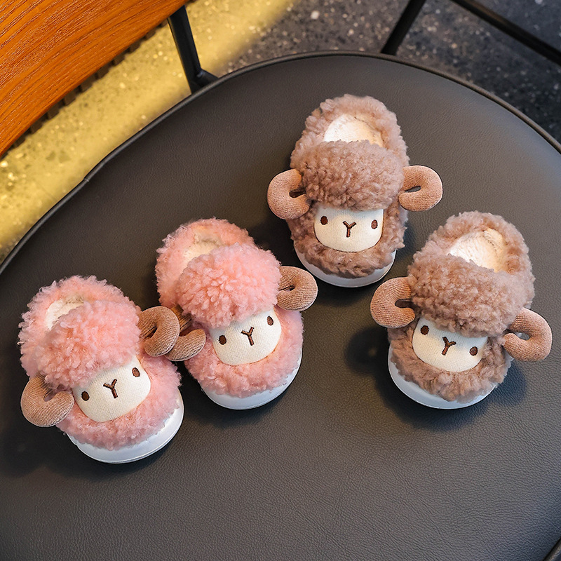 Zapatillas de algodón para niños de invierno, niños y niñas calientes y peludos lindos antideslizantes, zapatillas de algodón para niños pequeños y medianos.