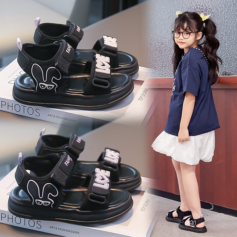 Niñas sandalias de dibujos animados 2026 verano nuevo estilo de moda para niños zapatos de playa variados zapatos huecos para niños mayores zapatos de dedo abierto