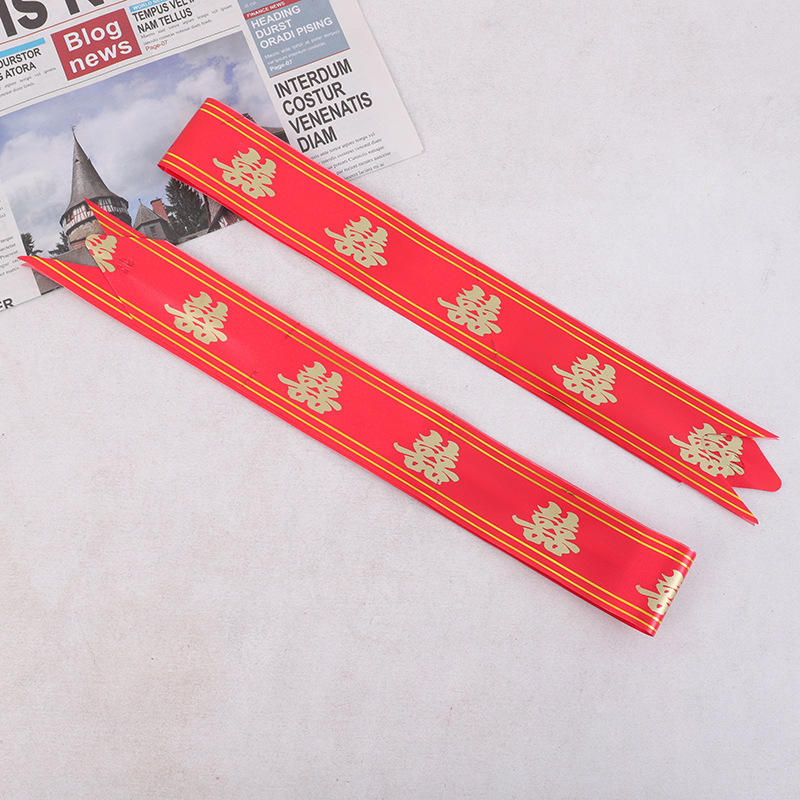 Decoración de la boda, mango de carro de flores, cinta de colores, embalaje de regalos de flores, arco de flores, mano de dibujo