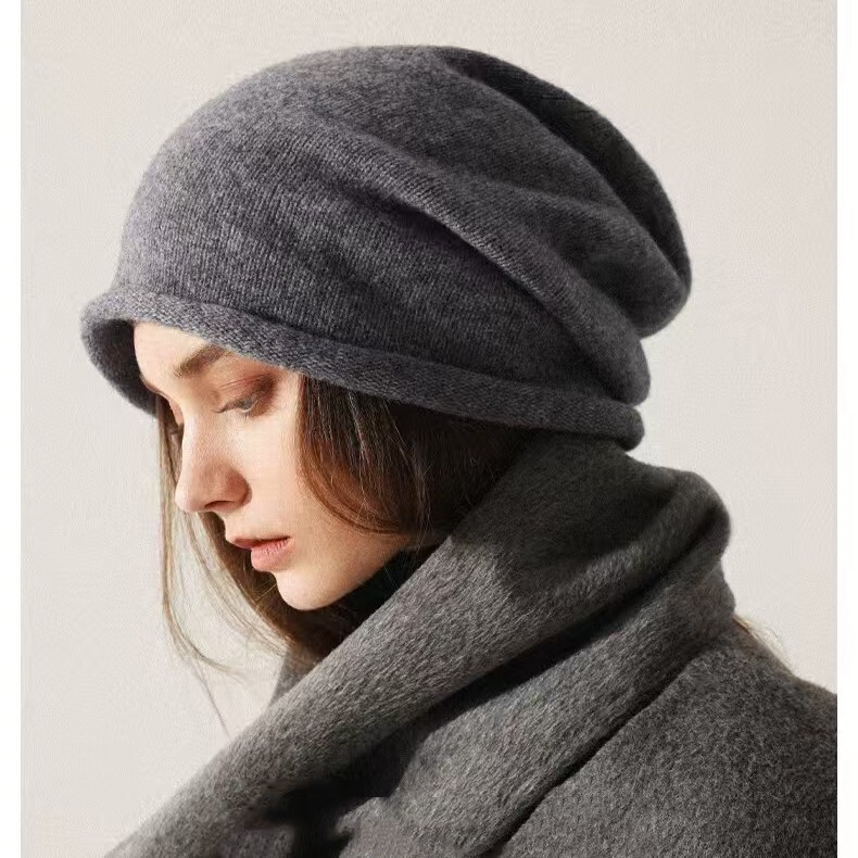 Soft Winter 100% Merino Wool Seamless Integrated Knit Beanie Hat, Casual and Versatile Warm Slouchy Hat