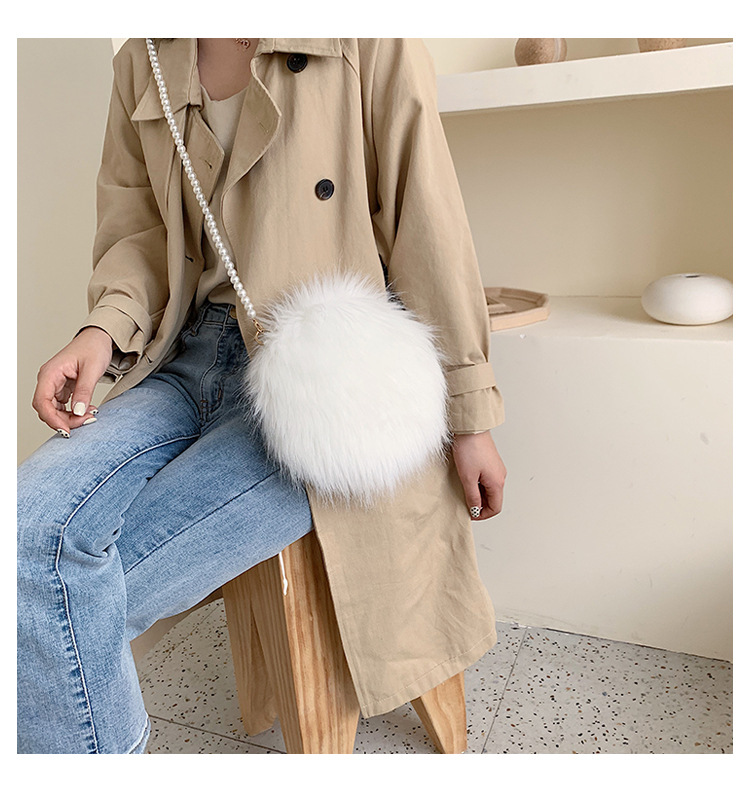 Women's Small Autumn&winter Plush Solid Color Basic Round Zipper Shoulder Bag Circle Bag display picture 3