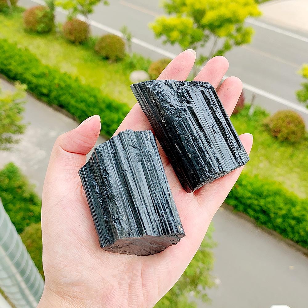 organic tourmaline natural ore