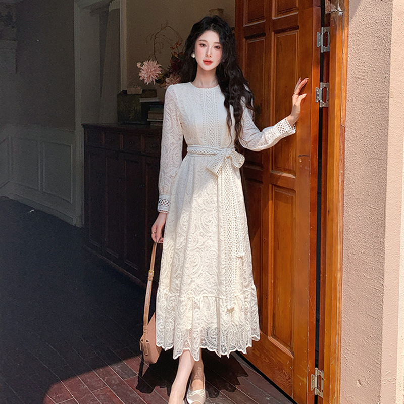 French-Style Small Dress with a Light Luxury and High-End Feel, Featuring a Bow, Long Sleeves, and Embroidered Lace for a Young and Fashionable Girl