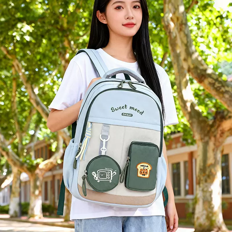 书包初中女生大容量轻便减负小学生三四五六年级高中学生双肩背包