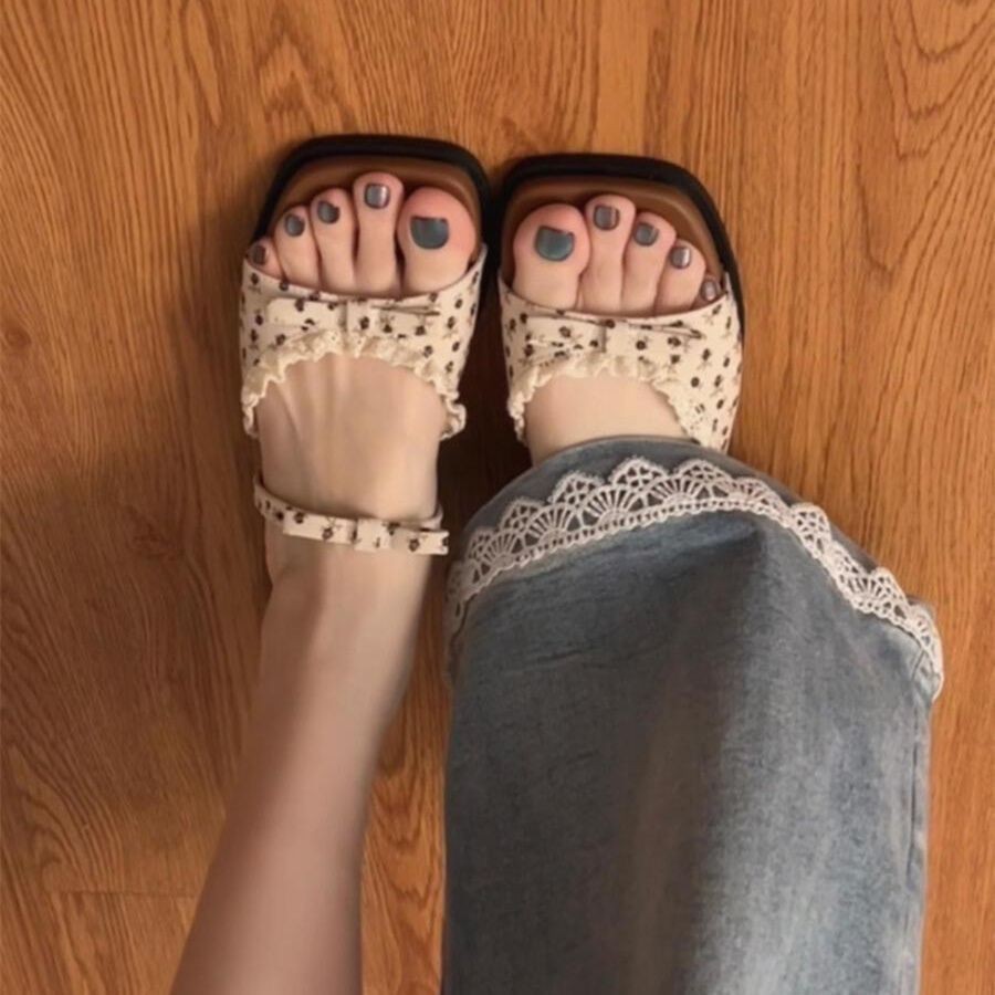 Zapatillas de encaje de arco de estilo francés, zapatillas de encaje de primavera para mujeres, nuevos zapatos de moda con una falda de suela gruesa image 4