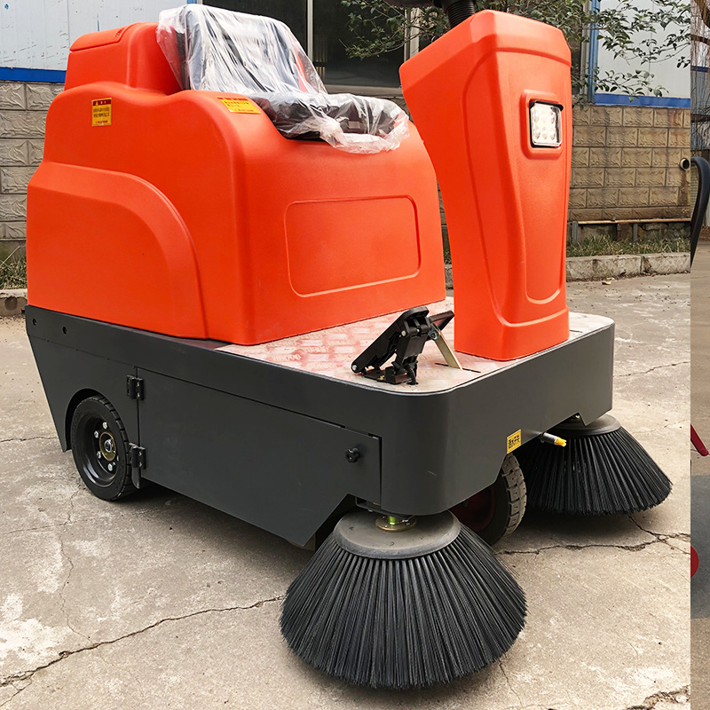 厂家供应座驾式扫地机物业小区市政道路清扫车除尘驾驶式扫地车