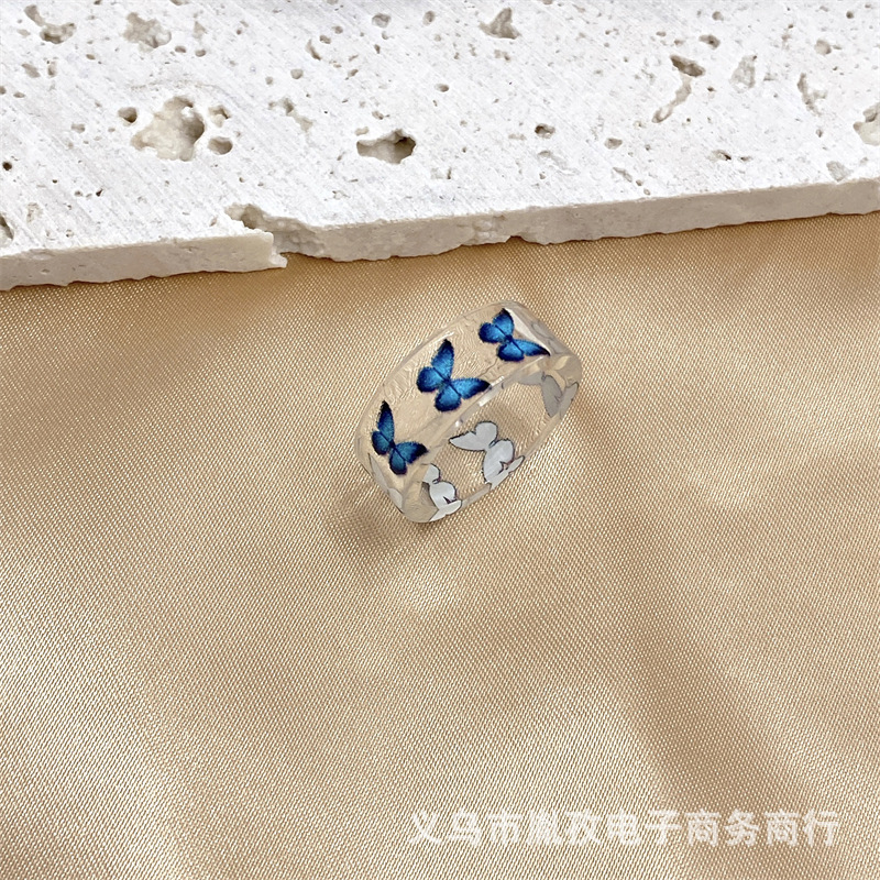 Europeo y americano transfronterizo popular transparente color simple moda mariposa cerrado anillo de resina acrílica estilo ins anillo