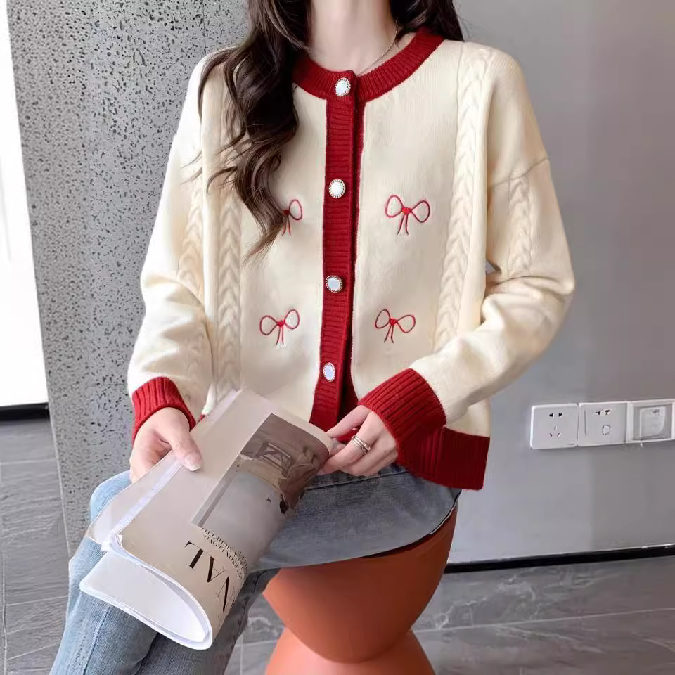 24 Dongpuyuan nuevo suéter de punto de moda coreano de cuello redondo de manga larga arco de color multi-botón