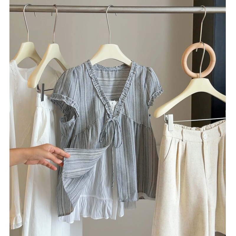 Korean-Style Lace Fake Two-Piece V-Neck Short-Sleeve Shirt for Women, Stylish Patchwork Blouse, Elegant Casual Babydoll Top