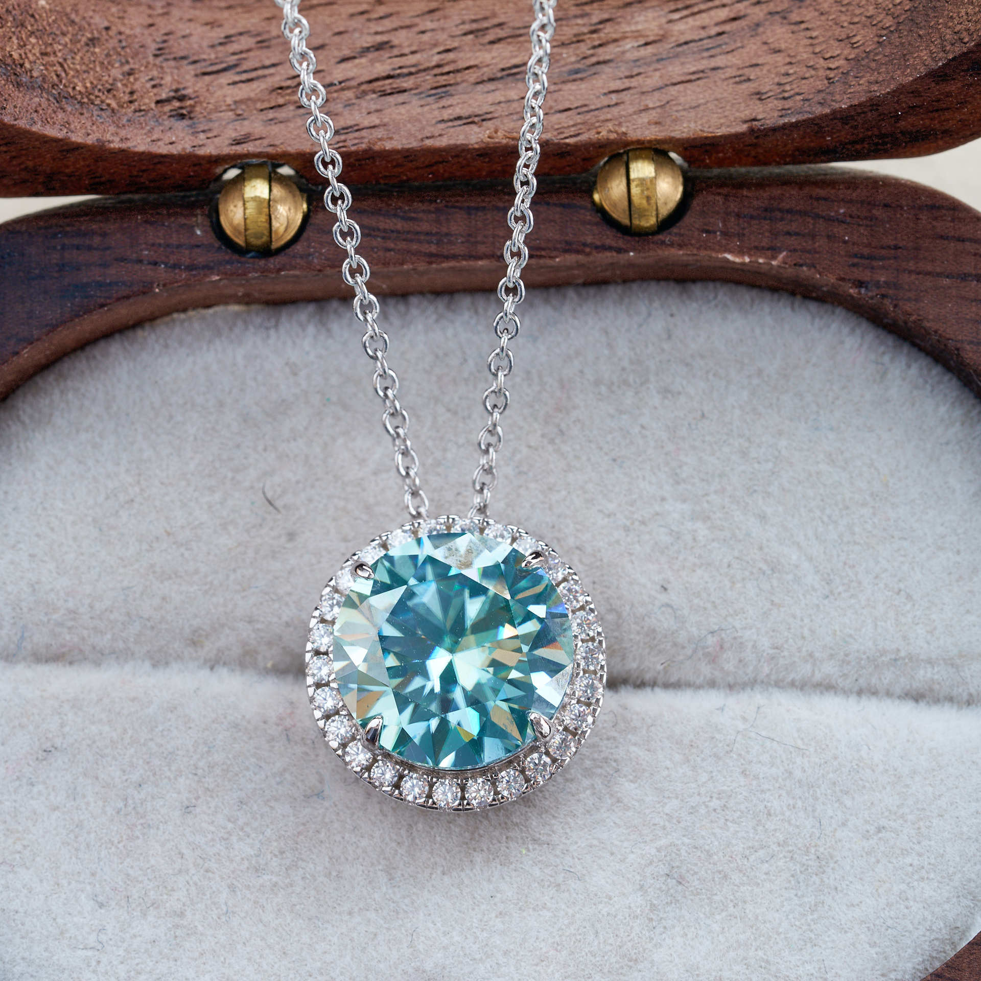 2022 nuevo S925 plata 5 quilates rosa ocho corazones ocho flechas cortar collar de piedra de moissan entrega cadena