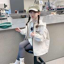2024新款女童冲锋衣外穿中大童女孩青少年洋气爆款春秋季短款外套