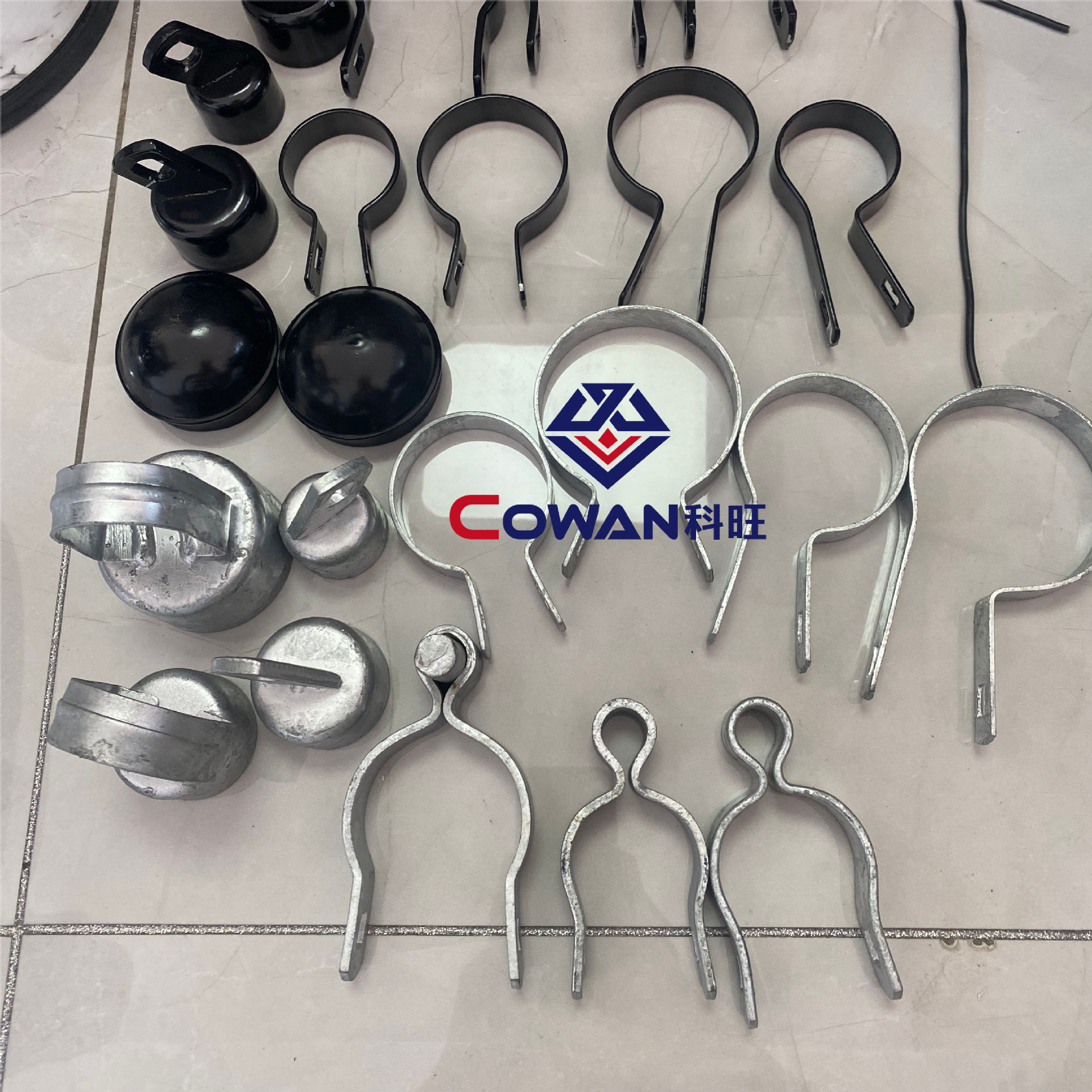 Cerca de malla de eslabones de cadena Accesorios galvanizados en caliente Tapa de columna Loop Cap Conexión de barra transversal de columna Tapa de anillo