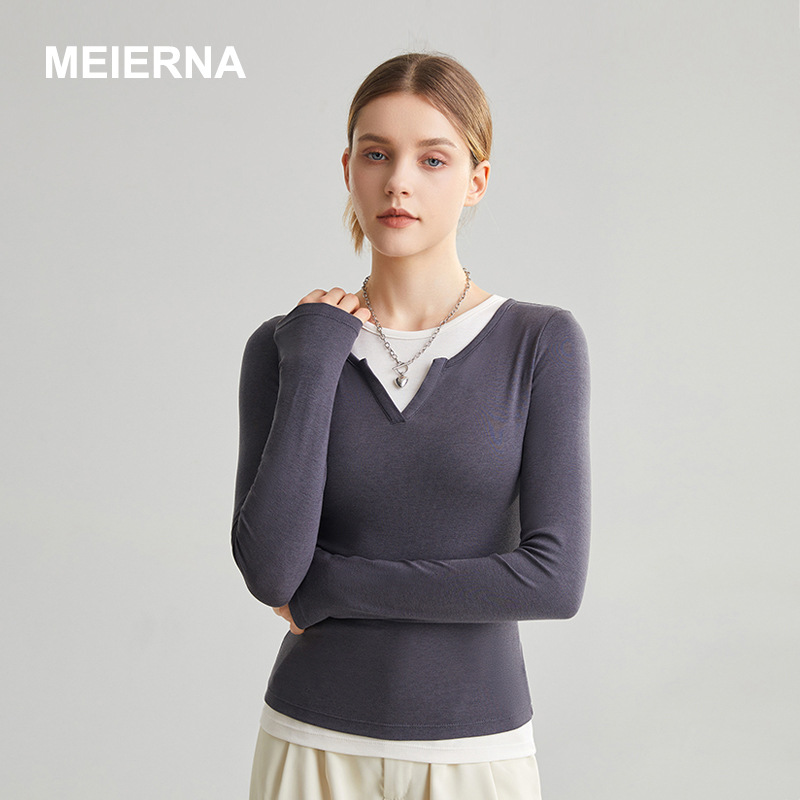 Wool faux two-piece triangular collar color-blocked long-sleeved women's autumn 2024 new style, flattering shoulders, slimming inner layer top with turn-down collar