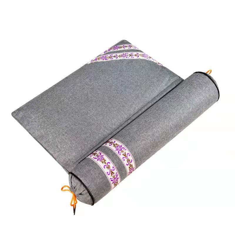 Three-color one-piece pillow with gray mugwort filling