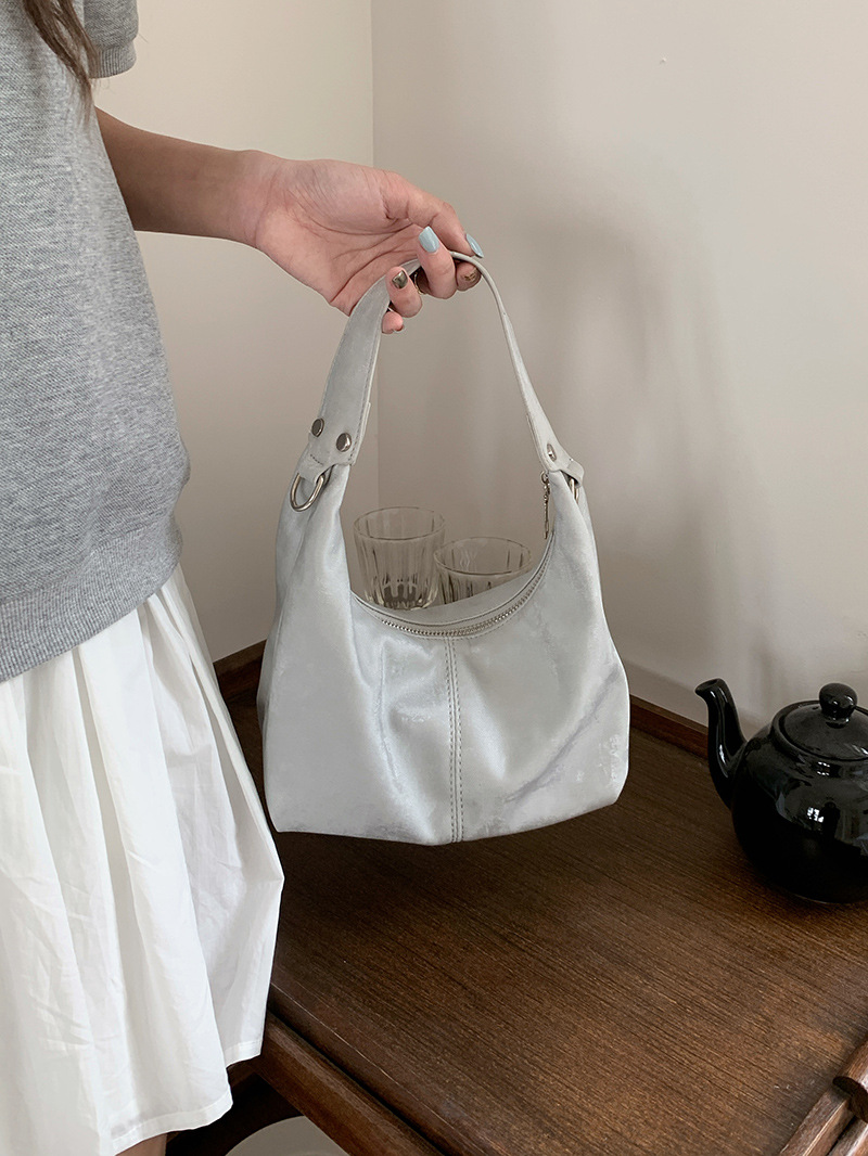 Niche design textured underarm bag 2024 new spring and summer women's shoulder messenger bag, soft silver cloud bag_voghion.com