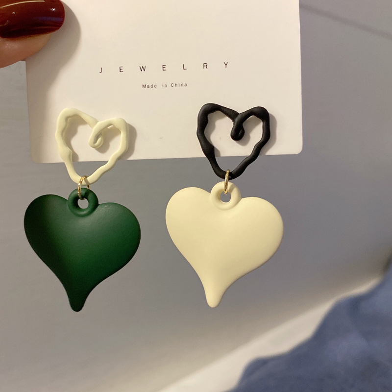 Korean Heart Hit Color Earrings Fashion Personality Creative Candy Color Resin Earrings display picture 9