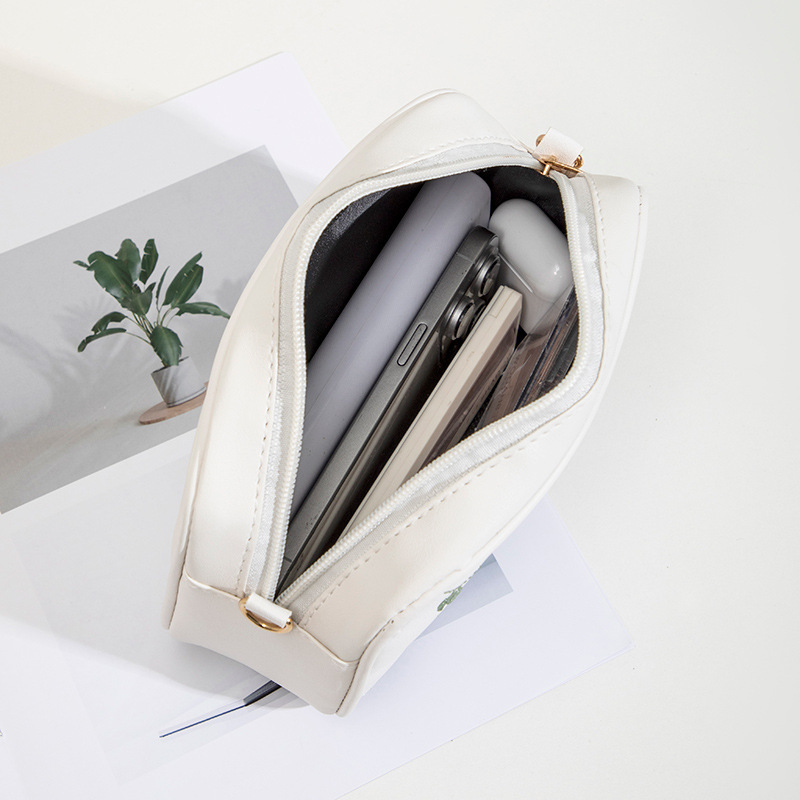 Bolsas de cámara de hombro de moda de mariposa decoración 2024 bolsas de mujer verano y otoño nuevo estilo de personalidad de bolsas de cambio inclinadas