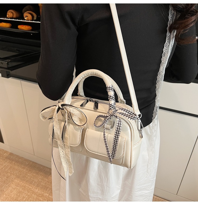 A trendy underarm bag for women in 2025, Korean version, Instagram Spring/Summer new fashion tote bag, versatile and large-capacity commuting bag undefined