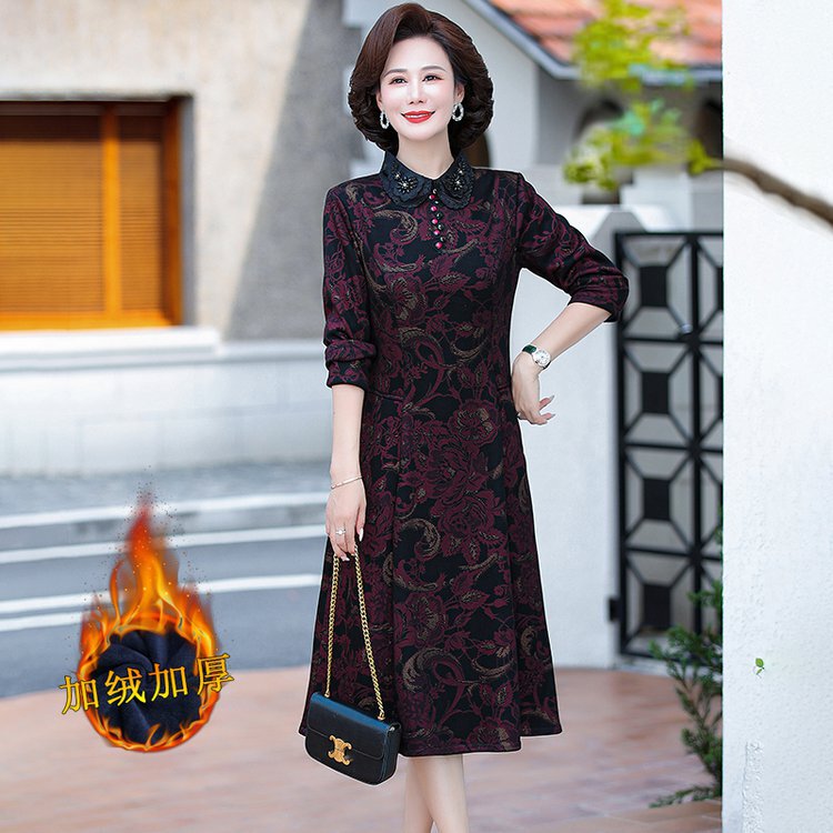 Mom's Autumn New Chinese Style Dress 2025 New Middle-Aged and Elderly Women's Velvet Thickeneded Long-Sleeved Improved Cheongsam Dress