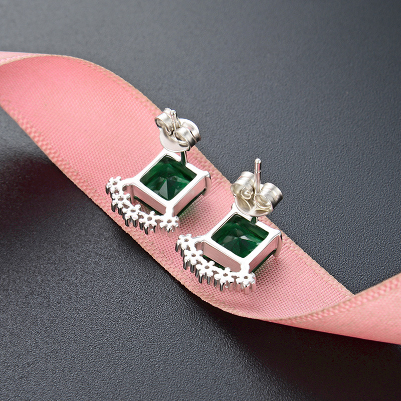 Elegante estilo simple pendientes de diamantes estilo japonés y coreano s925 pendientes de circón pequeños pendientes de cristal cuadrados para las mujeres