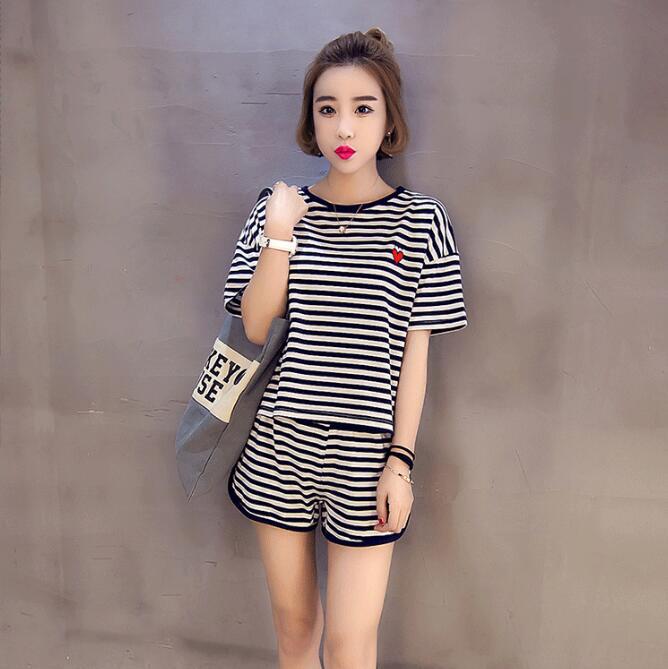短袖黑条纹桃心.jpg