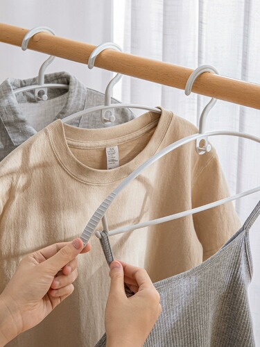 Clothes hanger for home hanging clothes without marks, shoulder corner anti-slip drying clothes stand, hook with anti-slip function, adult clothing hanger without creases