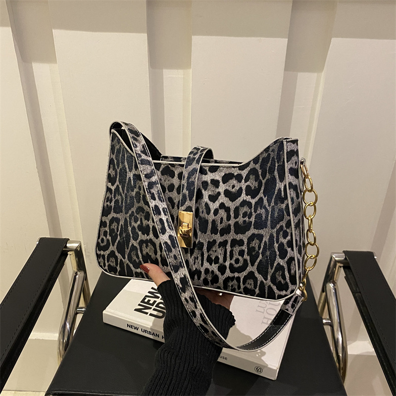 Bolso de leopardo de alto valor de cara nicho de mujeres 2025 nueva moda personalidad bolso de brazo de hombro caliente bolso pequeño
