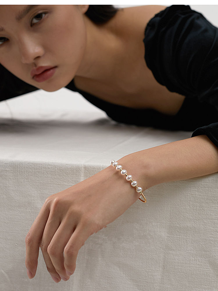 Round Pattern Wholesale Elegant Retro Round Freshwater Pearl Metal Bangle