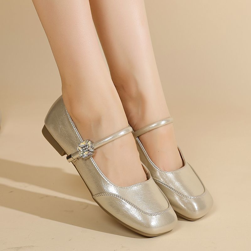 Cabeza cuadrada simple zapatos de verano 2026 nueva moda francesa versátil con base suave frijoles marizhen zapatos de cuero super inmortal