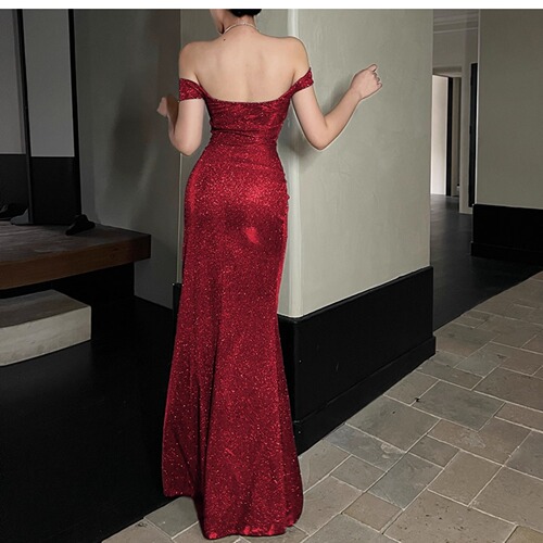 A one-shoulder, luxurious lace wedding dress with a solid color, sequin, bride's toasting dress, banquet temperament, cinched waist, slit evening gown.