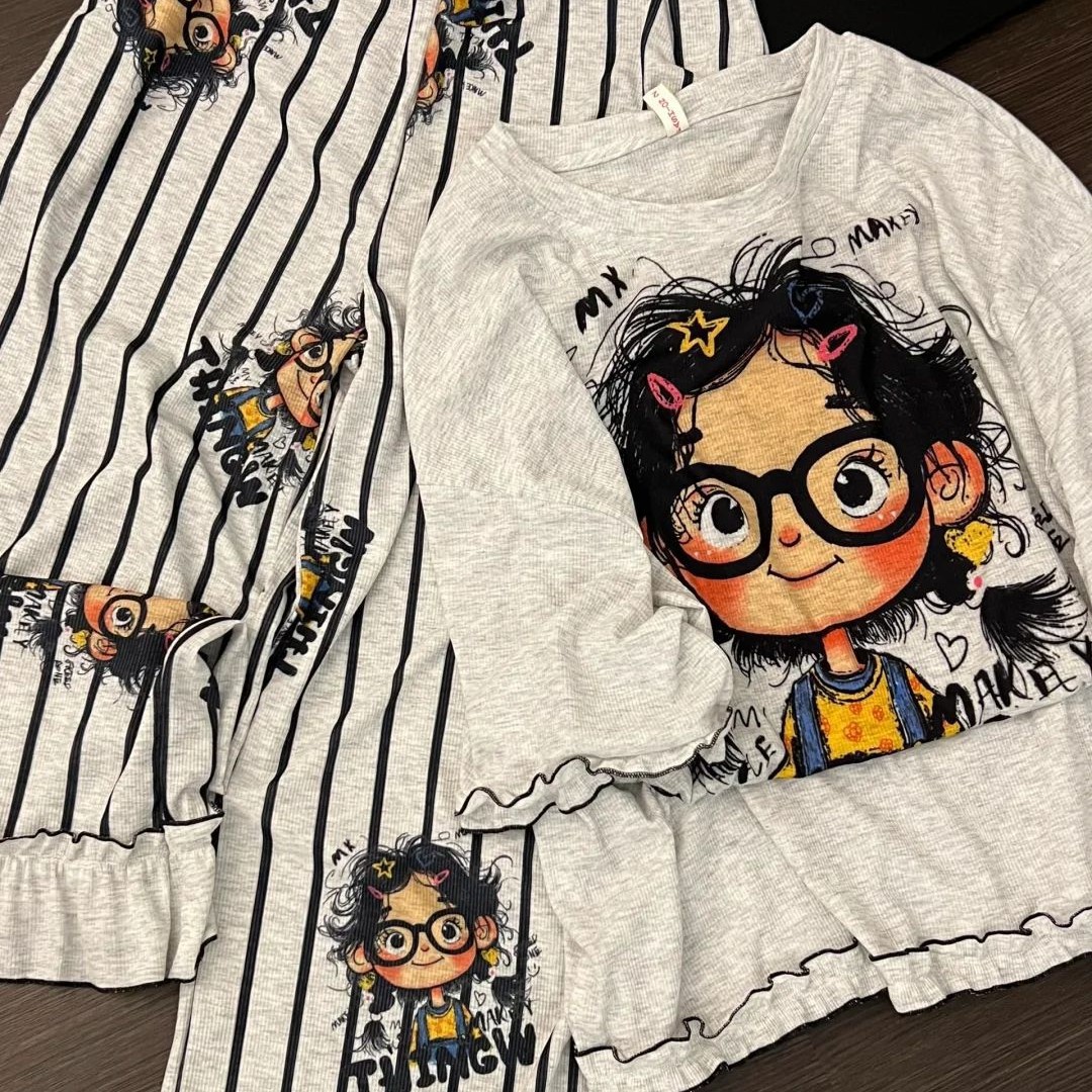 Cute pijama de manga corta de dibujos animados para mujeres verano 2025 nueva sensación de niña dulce y suelta pantalones largos se pueden usar fuera