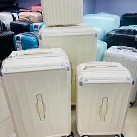 PC材质带杯架拉杆箱三件套带小包