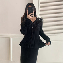 气质甜美针织衫套裙2025秋冬新款法式洋气重工烫钻开衫V领女裙子