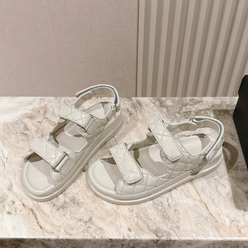Fashionable summer beach sandals with velcro platform for leisure, Chanel style