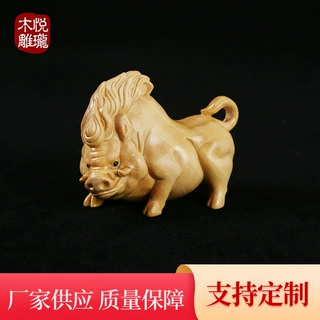 厂家批发黄杨木雕手把件站野猪雕刻工艺品文玩摆件公司办公桌装饰